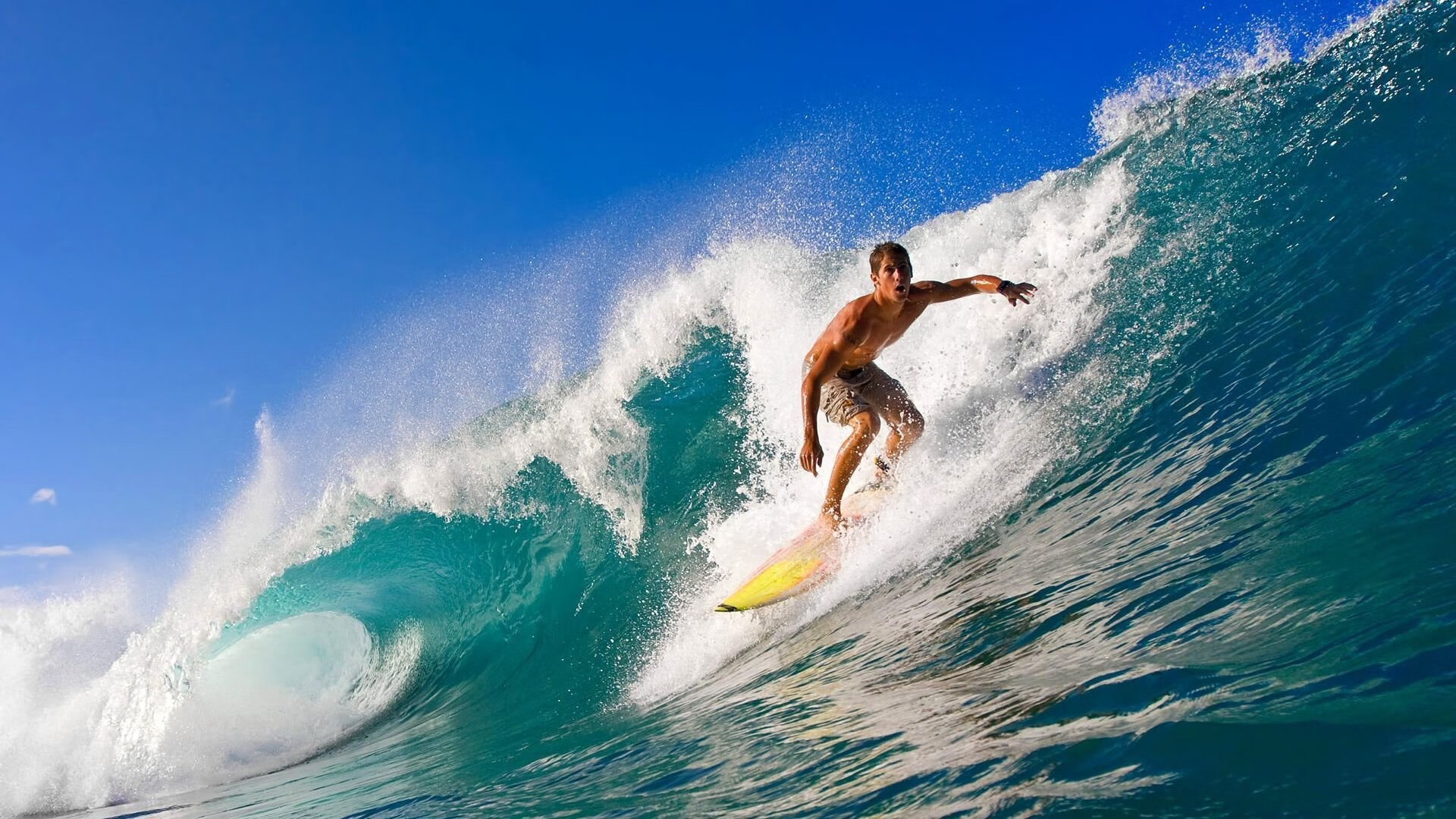 百米飞人巅峰对决 新星闪耀打破十年纪录